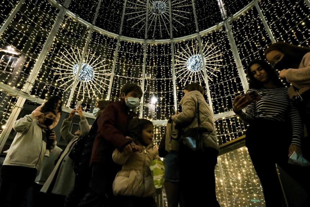 Málaga se echa a la calle para vivir su Navidad Covid-19