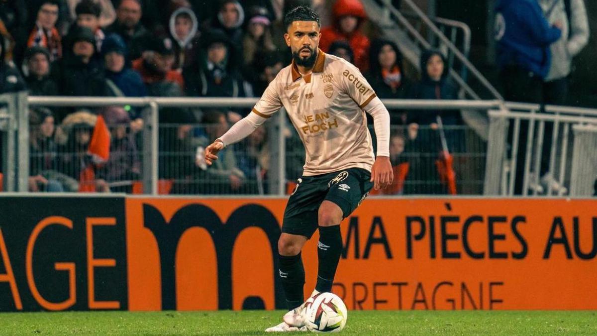 Imran Louza, en acción con el Lorient