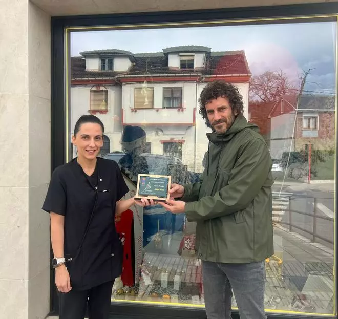 Llanera entrega los premios del concurso de escaparates navideños