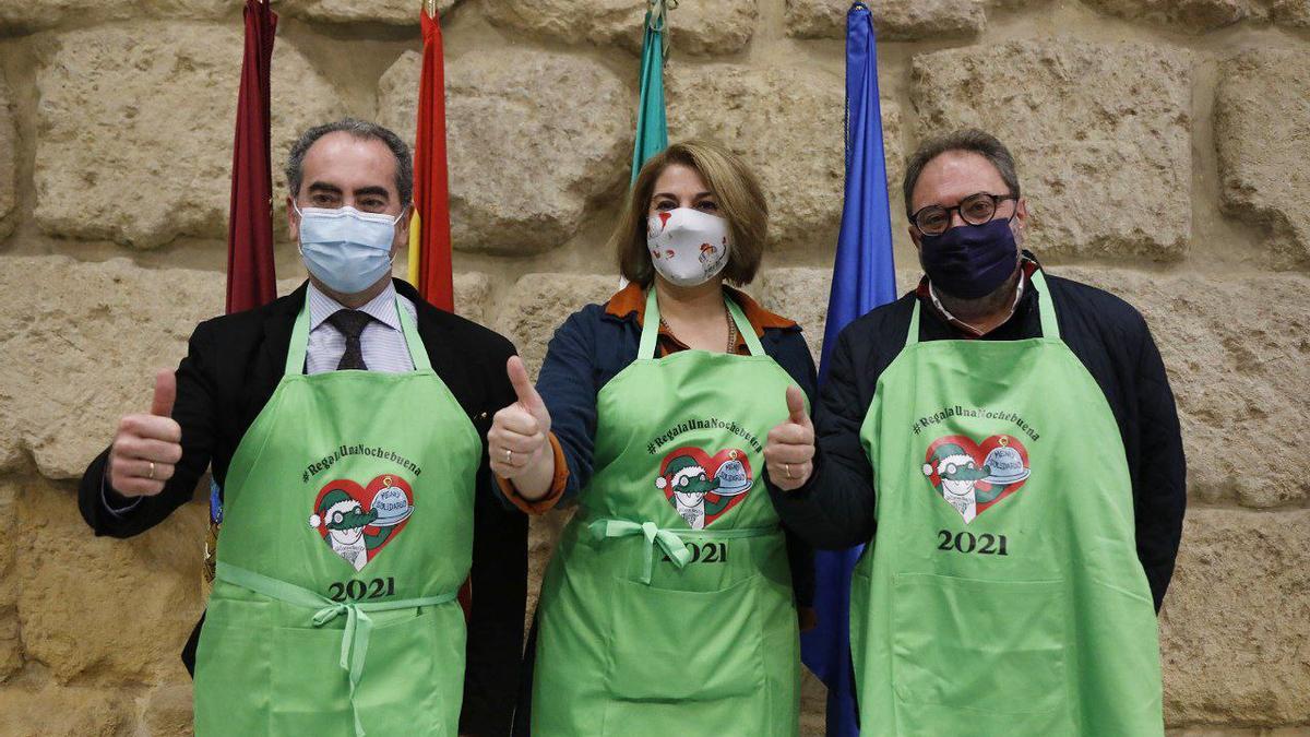 De izquierda a derecha, Antonio Álvarez, Eva Contador y Francisco López, en la presentación del menú solidario para esta Nochebuena