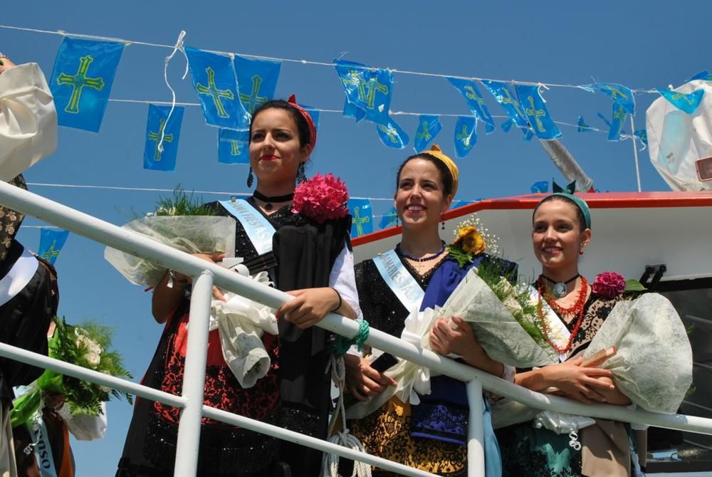 Procesión de la Virgen de la Barca en Navia