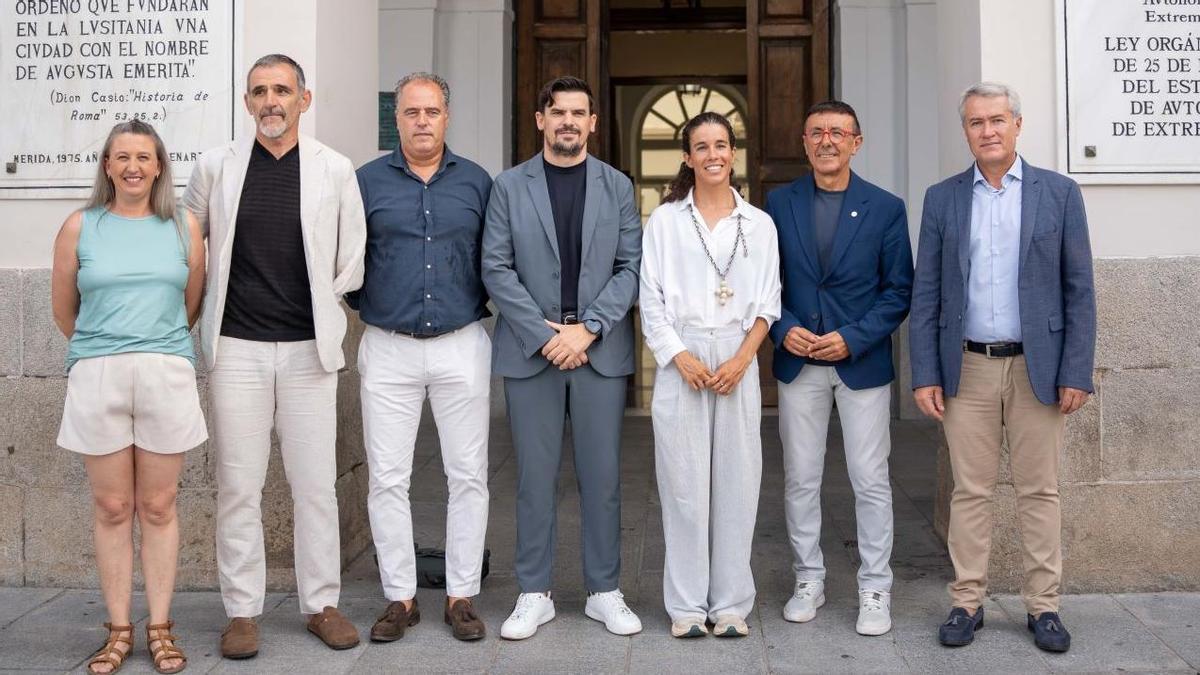 Los protagonistas de la presentación, este jueves en Mérida.