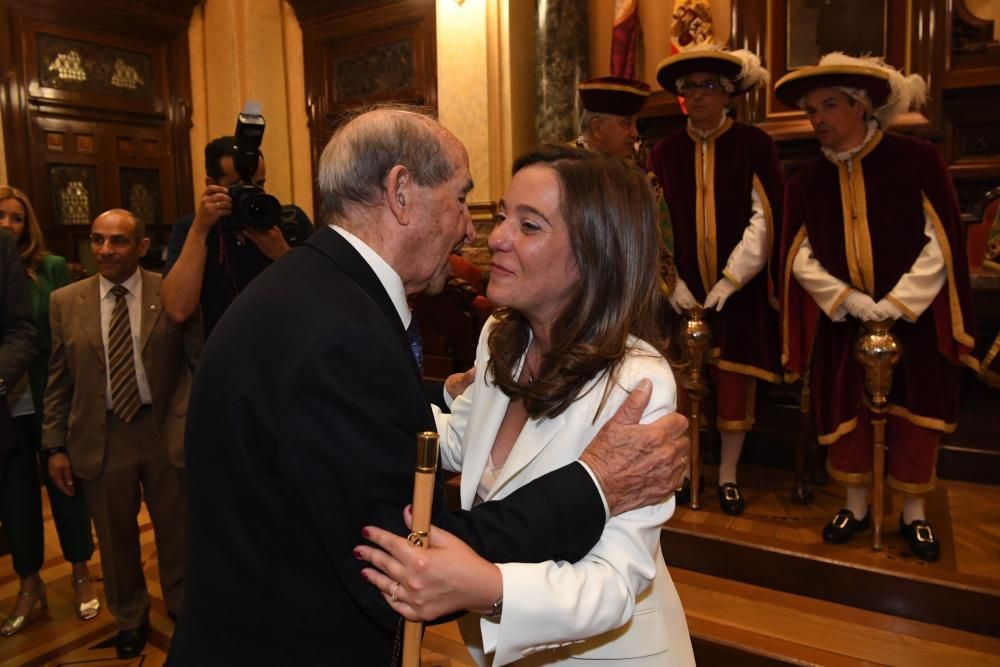 Inés Rey ya es nueva alcaldesa de A Coruña