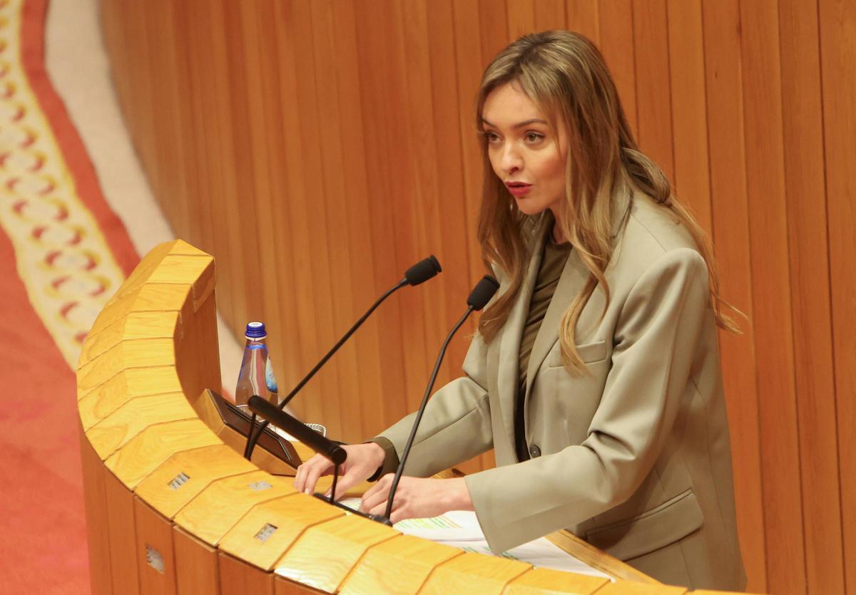 La conselleira de Política Social, Fabiola García, durante una intervención en el Parlamento gallego.