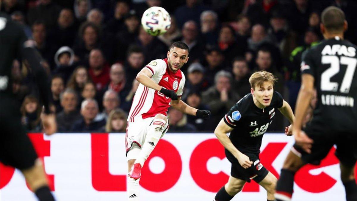 Ocho de los dieciocho equipos de la liga, entre los que se encuentran Ajax, AZ, PSV y Feyenoord instan a dar por finalizado el campeonato