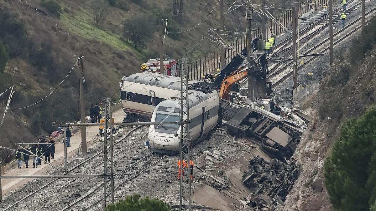 Restos del Alvia siniestrado en la colisión con un Iryo.