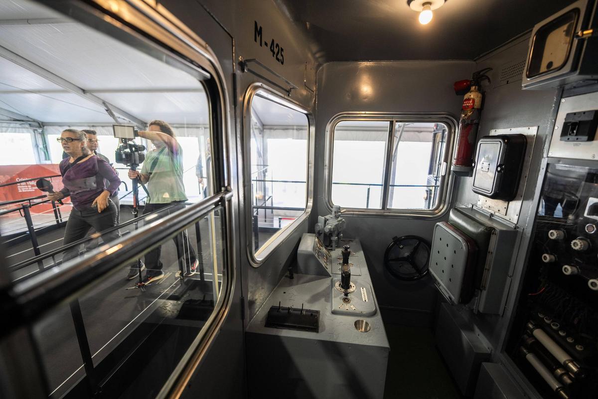 Jaume Collboni inaugura la exposición gratuita de trenes históricos restaurados por el centenario del metro