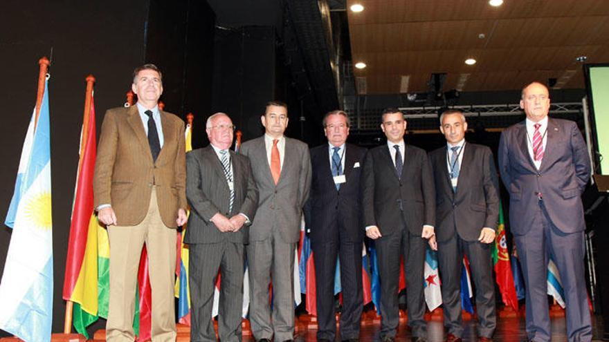 En el centro, Antonio Sanz, Pedro Megías y José Bernal.