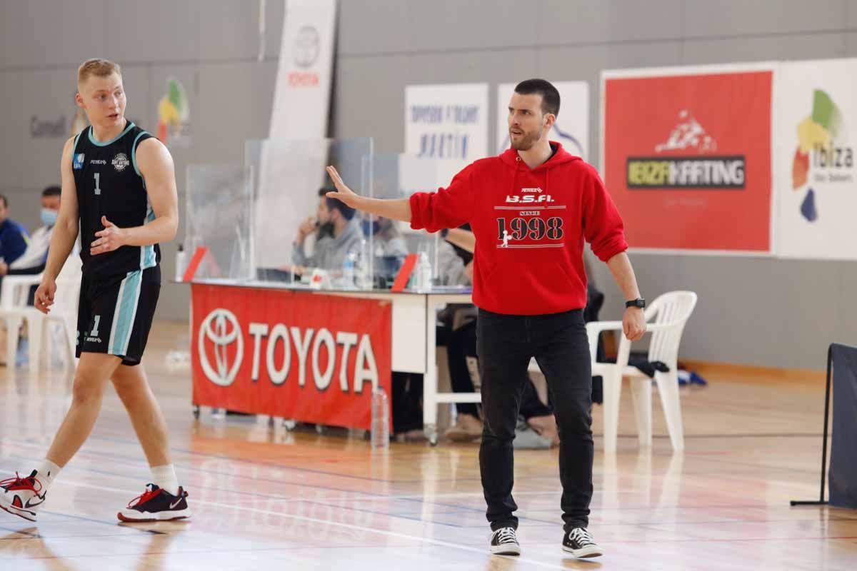 El CB Sant Antoni se ha clasificado para disputar la fase de ascenso a la LEB Plata, tras ganar en el partido decisivo al BBA Castelldefels por 95-67