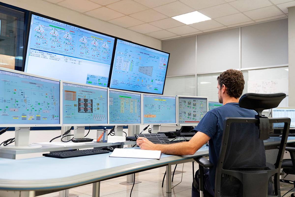 Sala de control de la Planta de Reciclaje, Tratamiento y Elaboración de Combustible (PRTE).