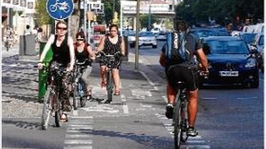 Mou-te en bici afirma que l&#039;ordenança «va néixer antiga» i demana inversions