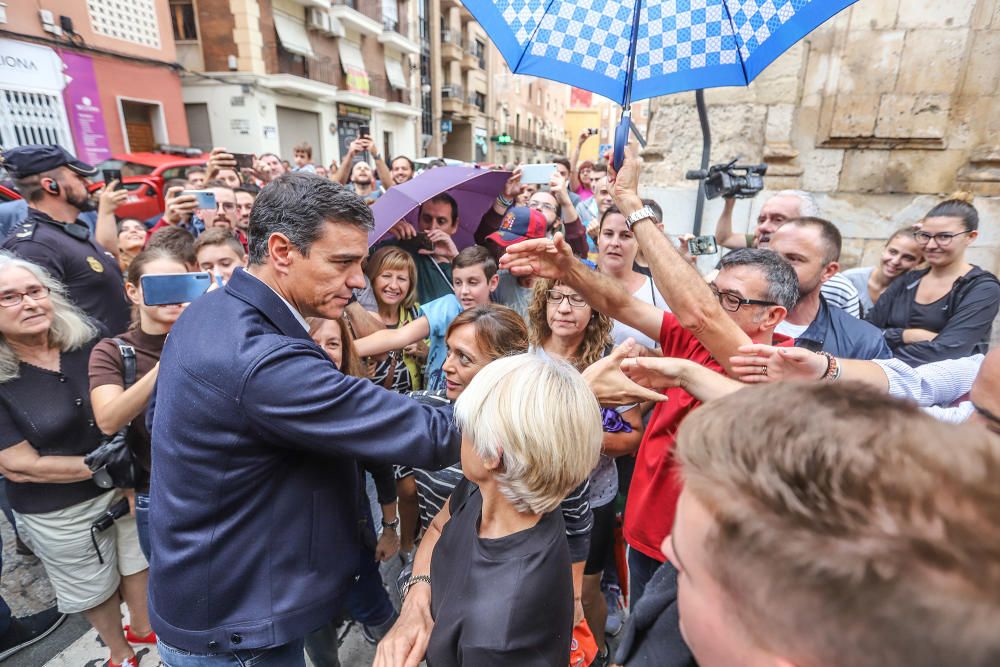 Gota fría en la Vega Baja: Pedro Sánchez, 10 minutos en Orihuela y sin hacer declaraciones.