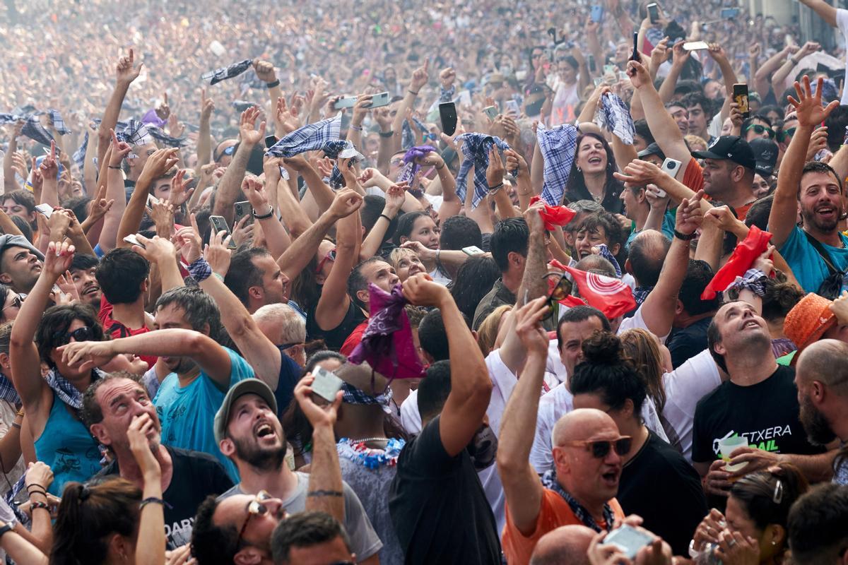 La bajada de Celedón da inicio a las fiestas de Vitoria