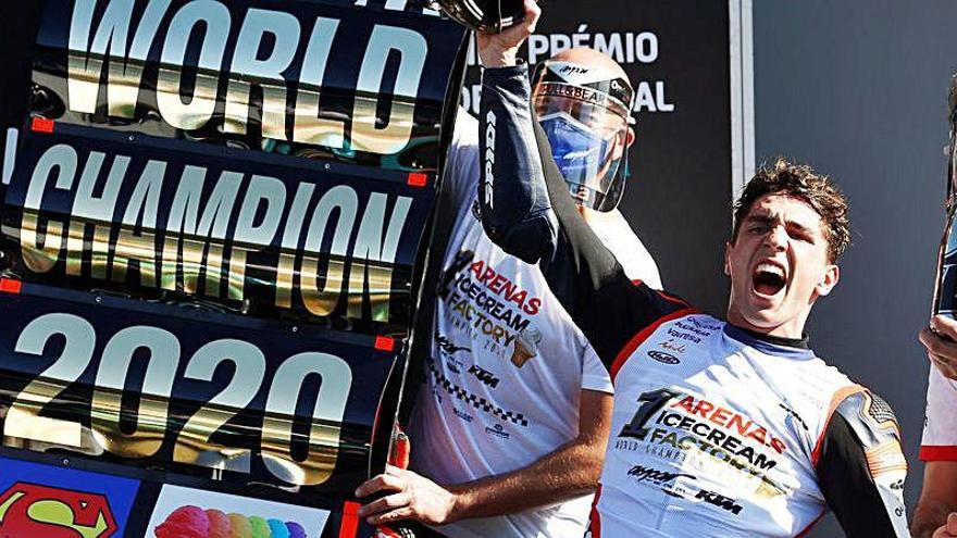 Albert Arenas, en la celebración de su título mundial de Moto3
