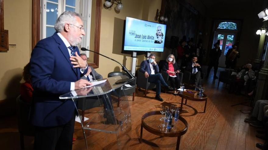 Discurso de Santalices ante Lores, Méndez y Rodríguez. |   // G. SANTOS