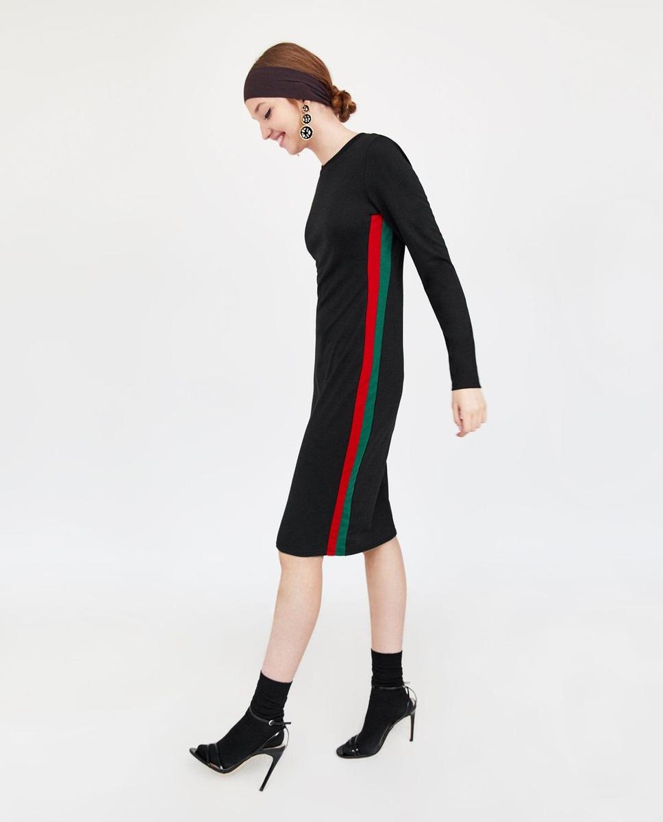 Vestido con bandas laterales de Zara (Precio: 5,99 euros)