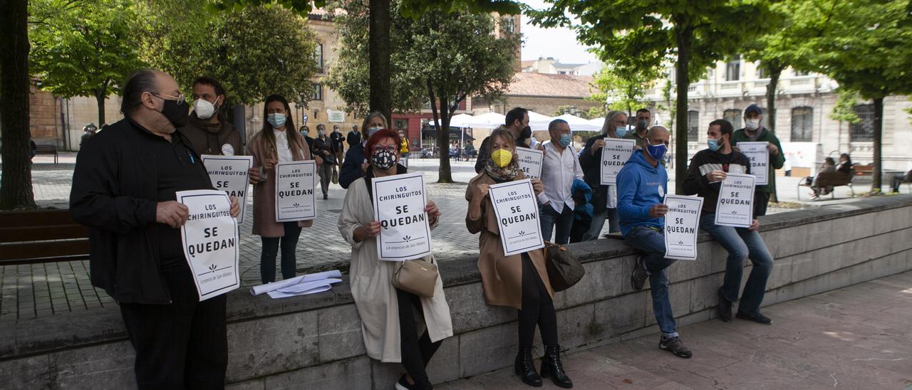 Los representantes de los chiringuitos &quot;históricos&quot; de San Mateo, esta mañana en Porlier.