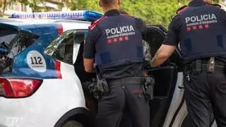 Detenidos dos hombres por robar a jóvenes con la técnica del 'mataleón' en Barcelona