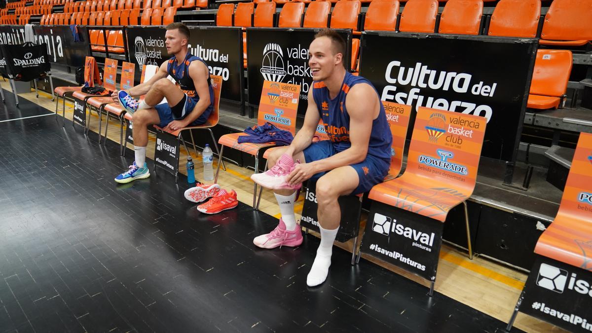 Klemen Prepelic, junto a Martin Hermannsson en La Fonteta.