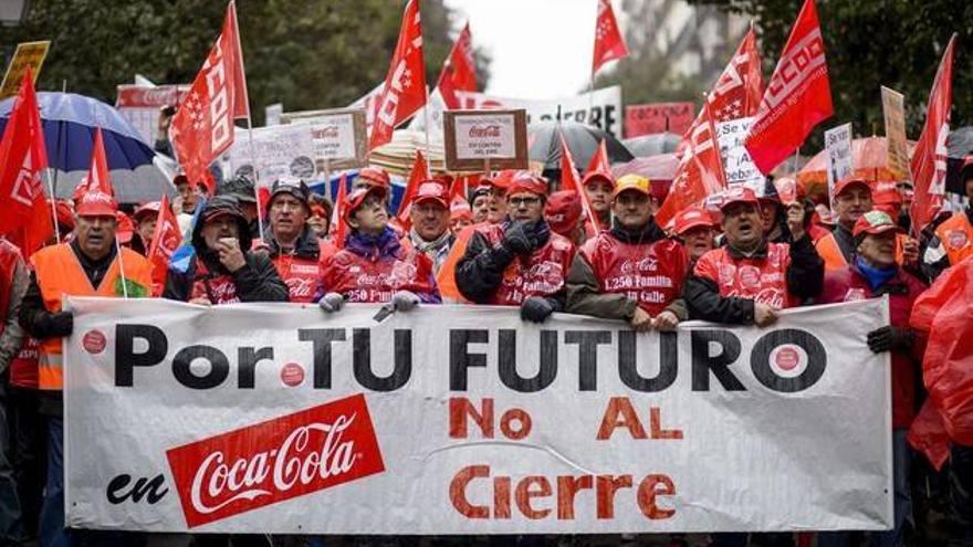 Miles de personas reclaman en Madrid la paralización del ERE de Coca-Cola
