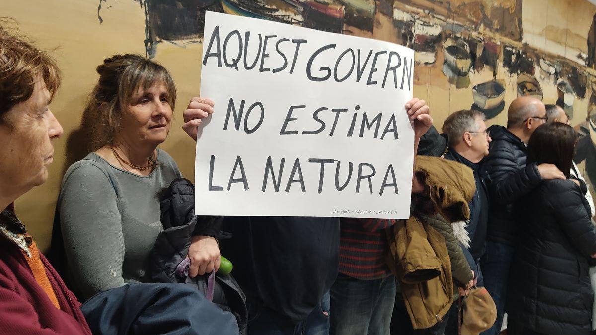 Protestes ahir a la sala de plens.