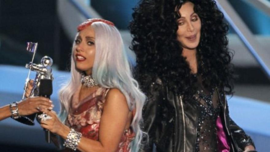 Cher confirma que grabará una canción con Lady Gaga