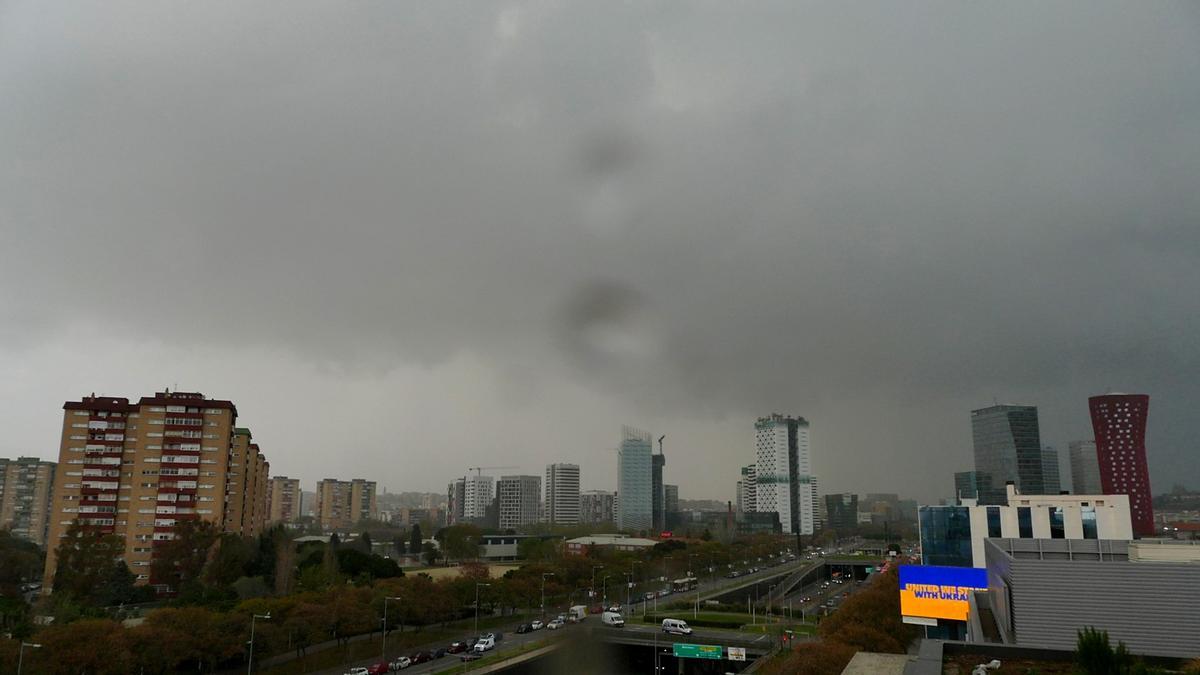 Tormenta sobre Hospitalet y Barcelona durante la tarde del día 31 de marzo de 2022