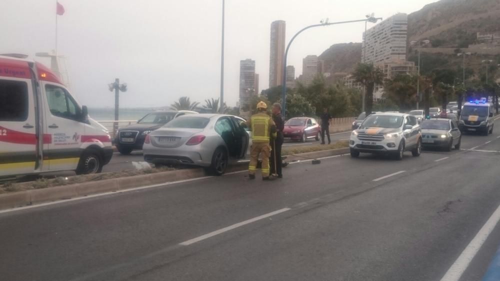 Cuatro heridos en una colisión de dos coches en la Albufereta