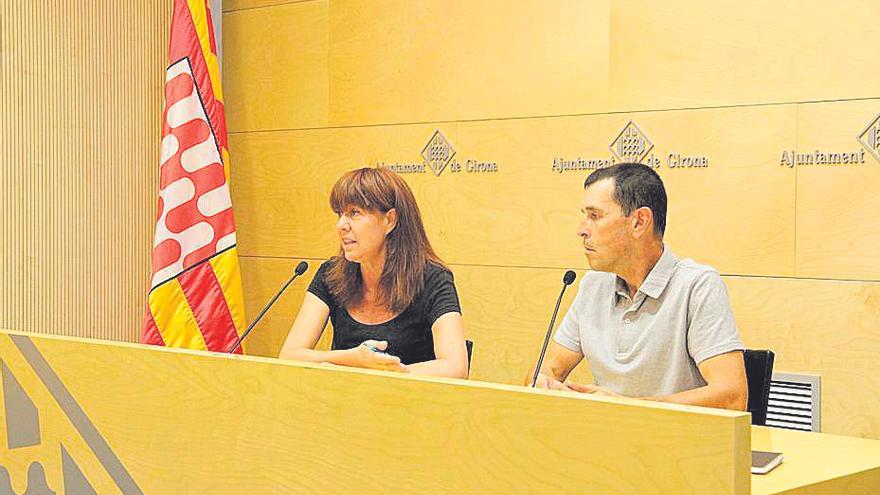 L’alcaldessa de Girona, Marta Madrenas, i el cap de la Unitat Municipal d’Anàlisi Territorial (UMAT) del consistori, Jordi Xirgo.