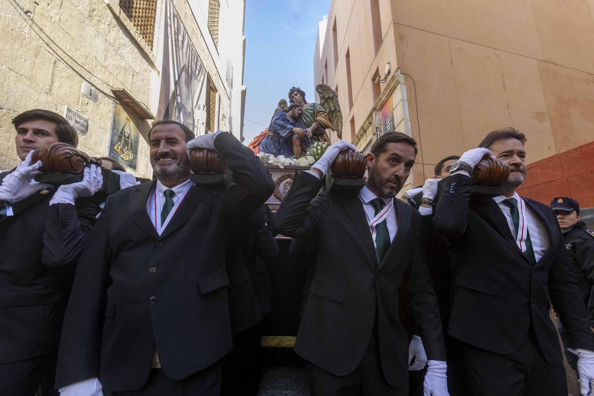 Semana Santa en Alicante: Procesión de la Cofradía del Cristo del Divino Amor en el Miércoles Santo