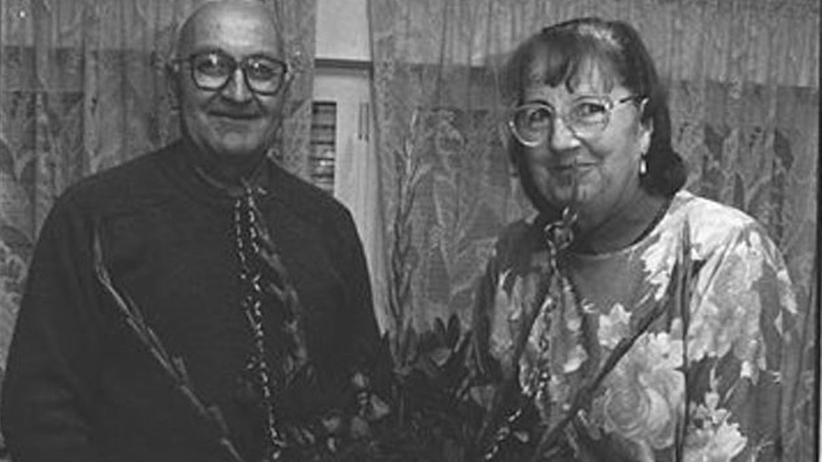 Joan Freixas i Rosa Ripoll, amb el guardó, l'any 1992.