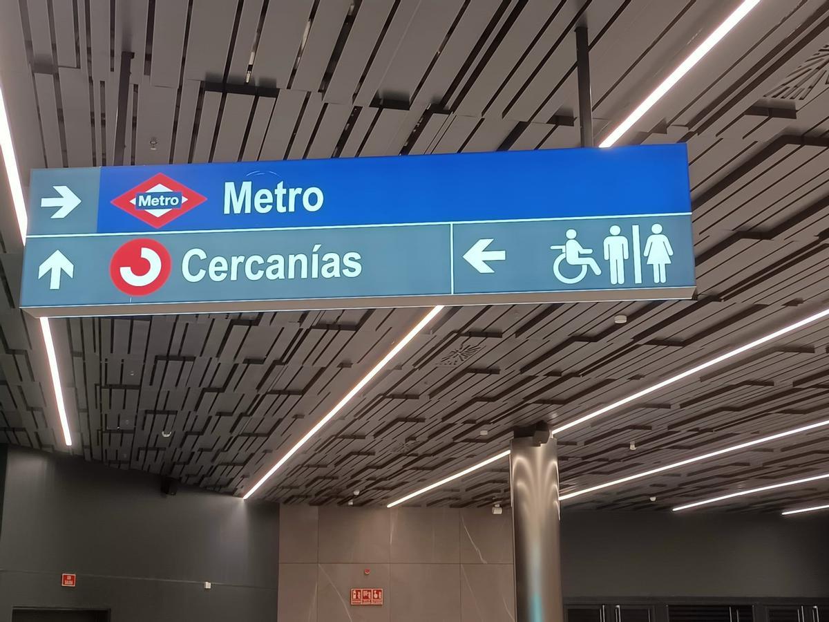 Cartel de Metro de Madrid y Cercanías de Madrid
