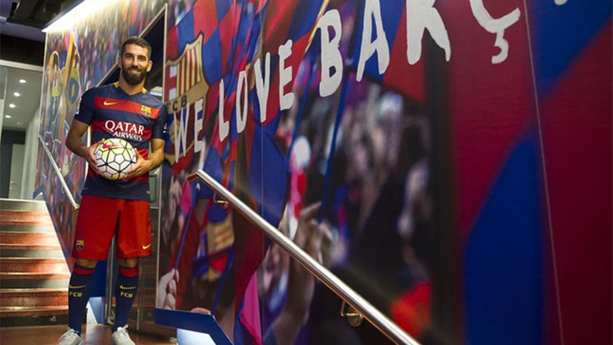 Arda Turan en la presentación como jugador del Barça