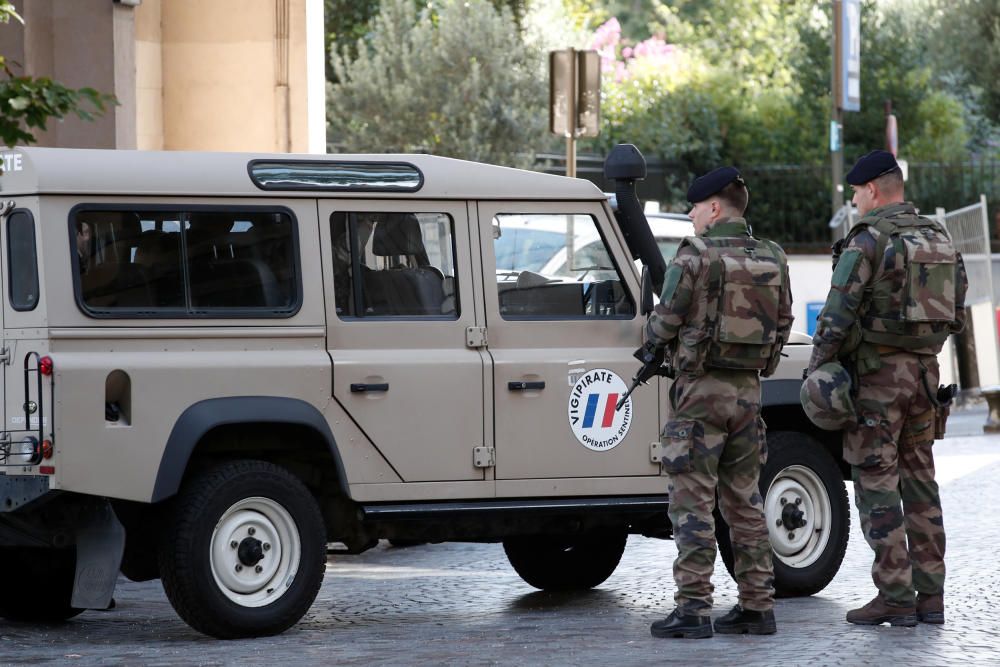 Atropello a militares a las afueras de París