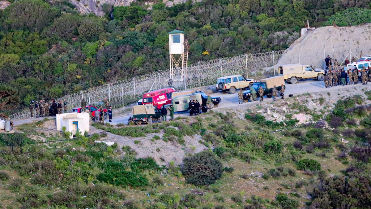 Marruecos contiene a 200 inmigrantes que se aproximaban a la valla de Ceuta