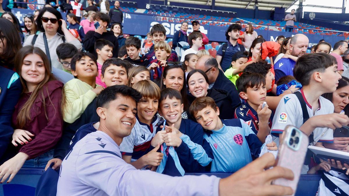 Entrenamiento de puertas abiertas del Levante UD