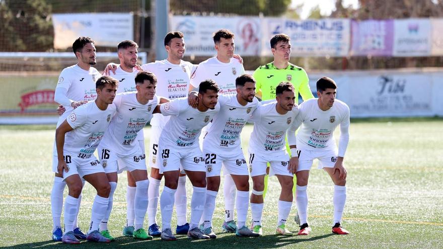 Fútbol en Ibiza: La Peña Deportiva buscará hoy en Valencia la cuarta victoria consecutiva