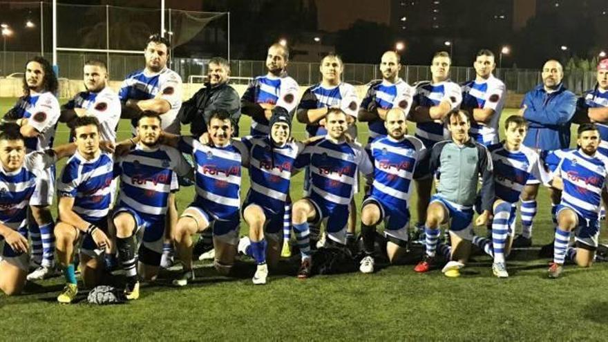 Integrantes del Inter Cullera en su visita al campo de Les Abelles.