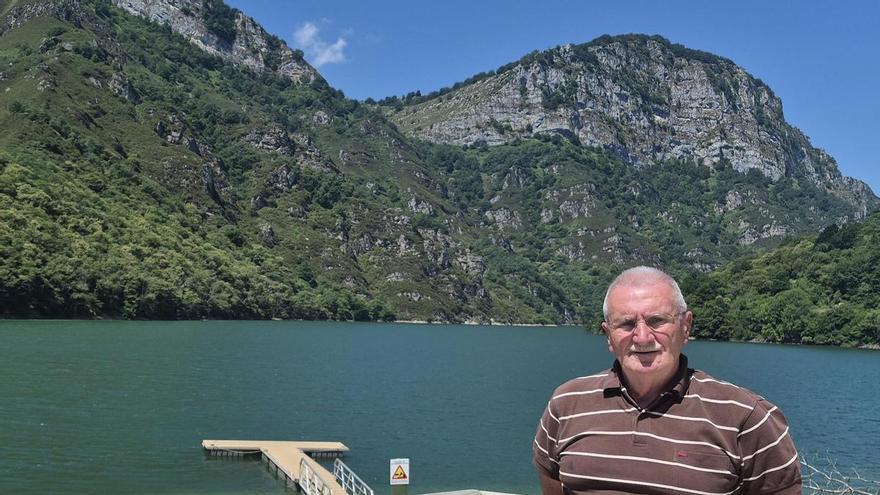 "Nunca tuvimos a los lobos tan próximos a los pueblos, pero parece que solo importa cuando se acercan a Oviedo o Gijón"