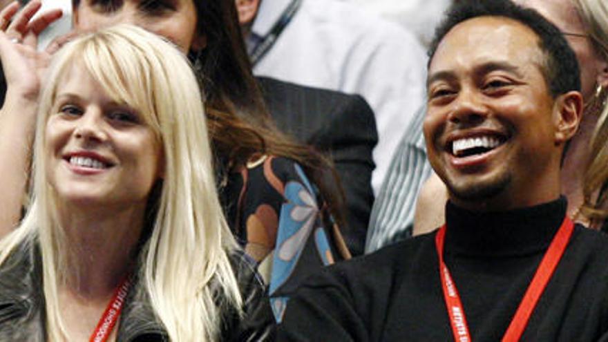 El golfista número uno del mundo, Tiger Woods, y su mujer la modelo Elin Nordegren.