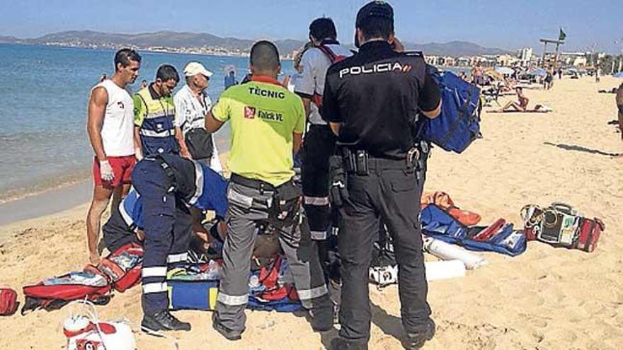 Rescatan a una turista a punto de ahogarse