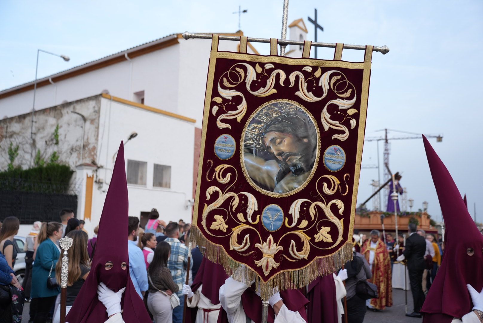 La salida procesional del Cristo de la Sangre del Higueron, en imágenes