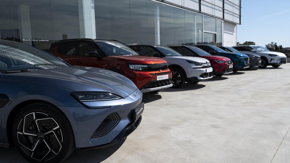 A sus marcas Peugeot, Opel, Citröen, Seat, Cupra y Kia acaba de añadir BYD, uno de los referentes de movilidad eléctrica.