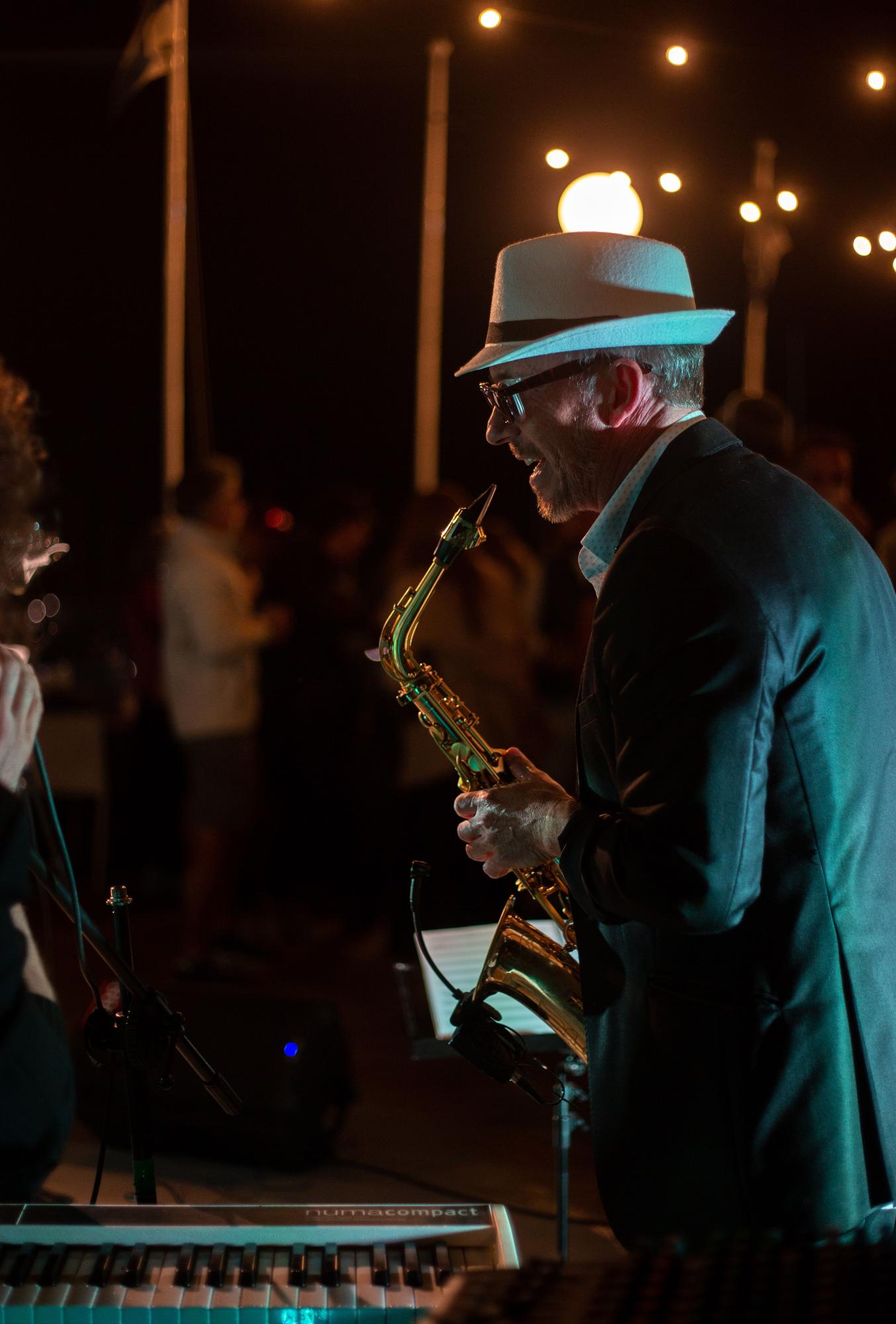 En el evento no faltó su ya tradicional tardeo con música en directo