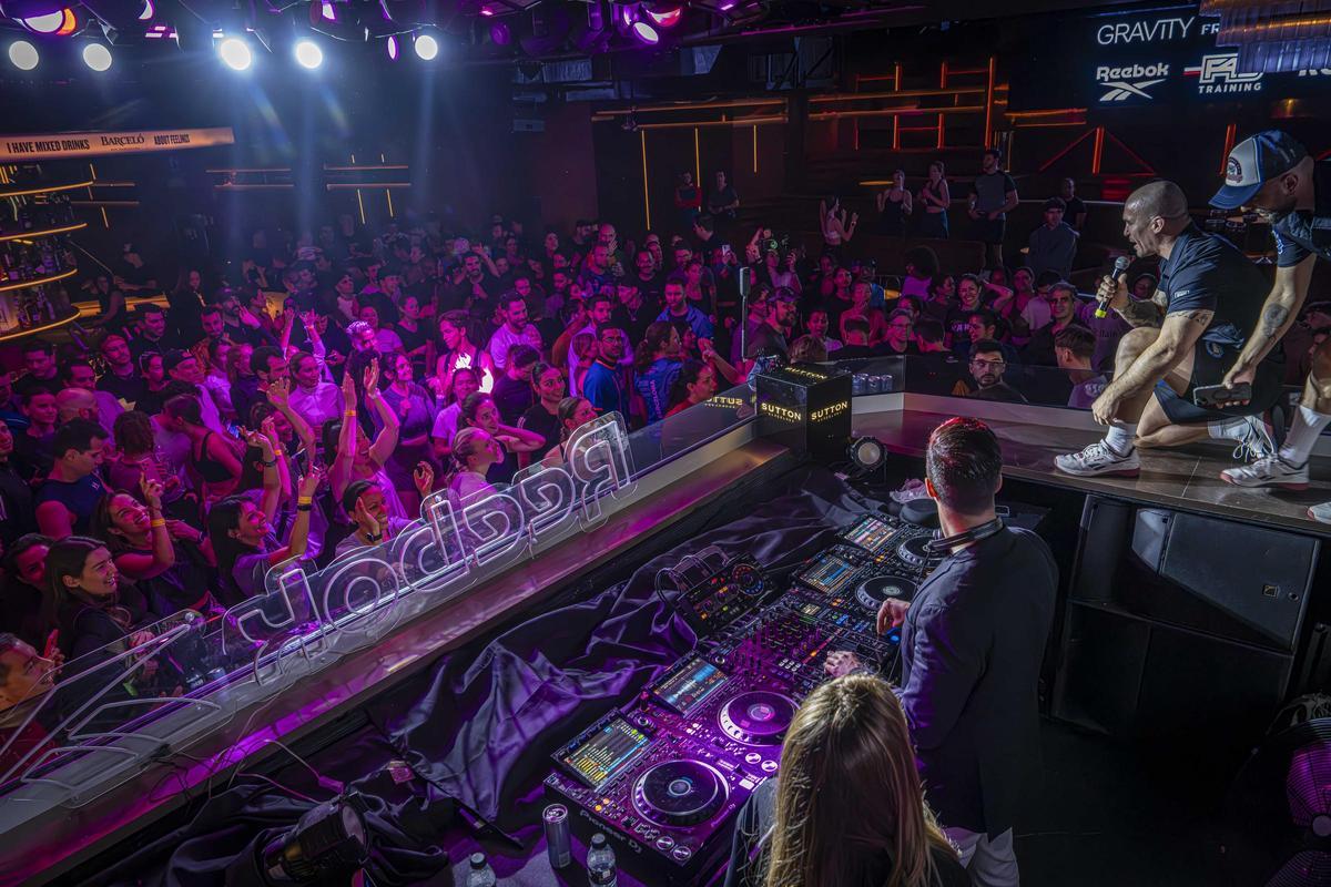 Así es la noche más runner de Barcelona: 900 corredores de marcha (literal) en la discoteca Sutton