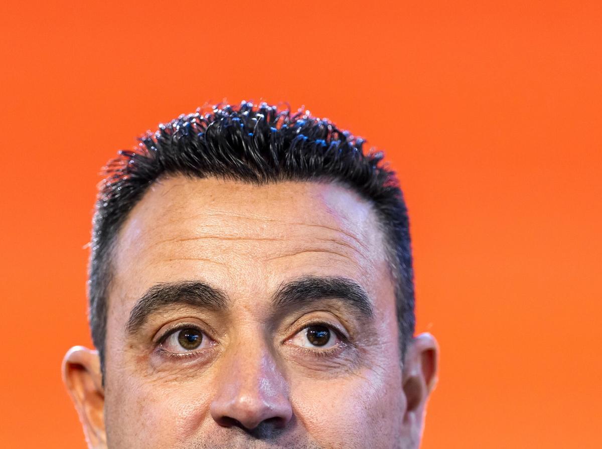 Zeist (Netherlands), 25/08/2026.- Newly appointed head coach Xavi Hernandez attends his presentation as head coach of the Dutch national soccer team, in Zeist, the Netherlands, 25 August 2026. (Países Bajos; Holanda) EFE/EPA/KOEN VAN WEEL