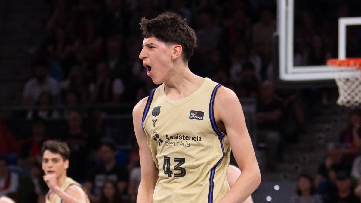 Nikola Kusturica, en un partido con el Barça