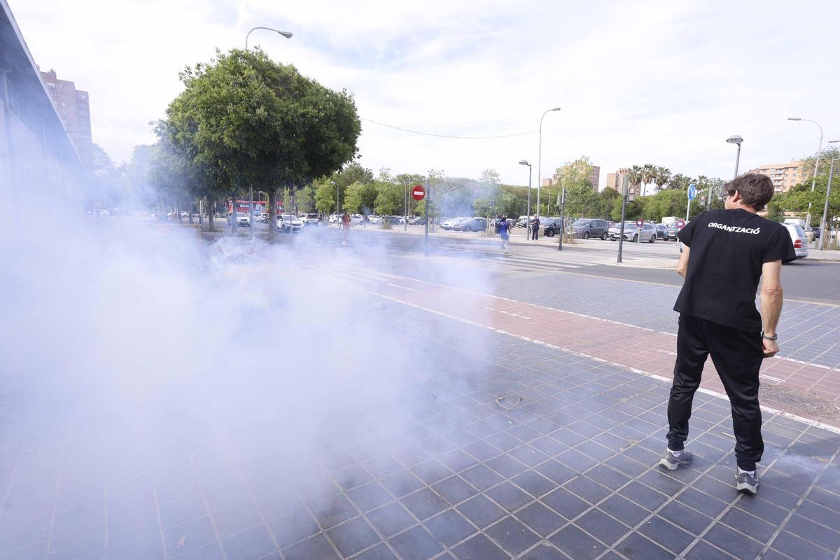 Así fue el recibimiento de los aficionados de Valencia Basket  antes de enfrentarse al  Perfumerías
