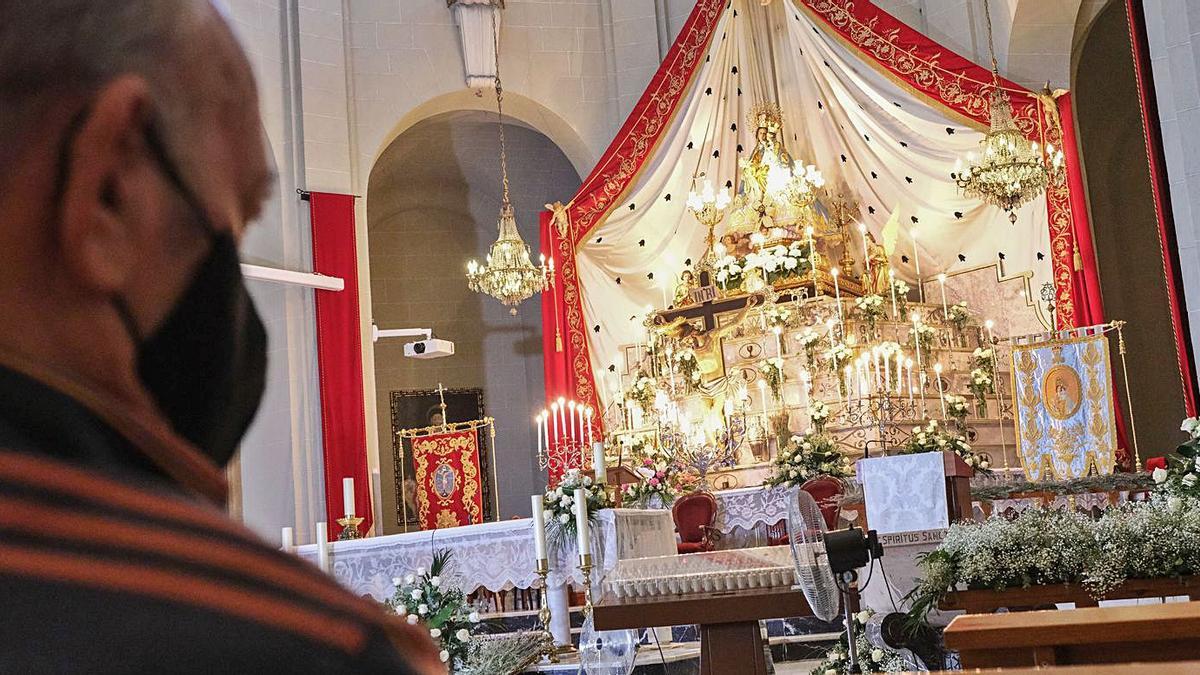 Los Santos Patronos en la iglesia de Santa Ana el año pasado. | ÁXEL ÁLVAREZ