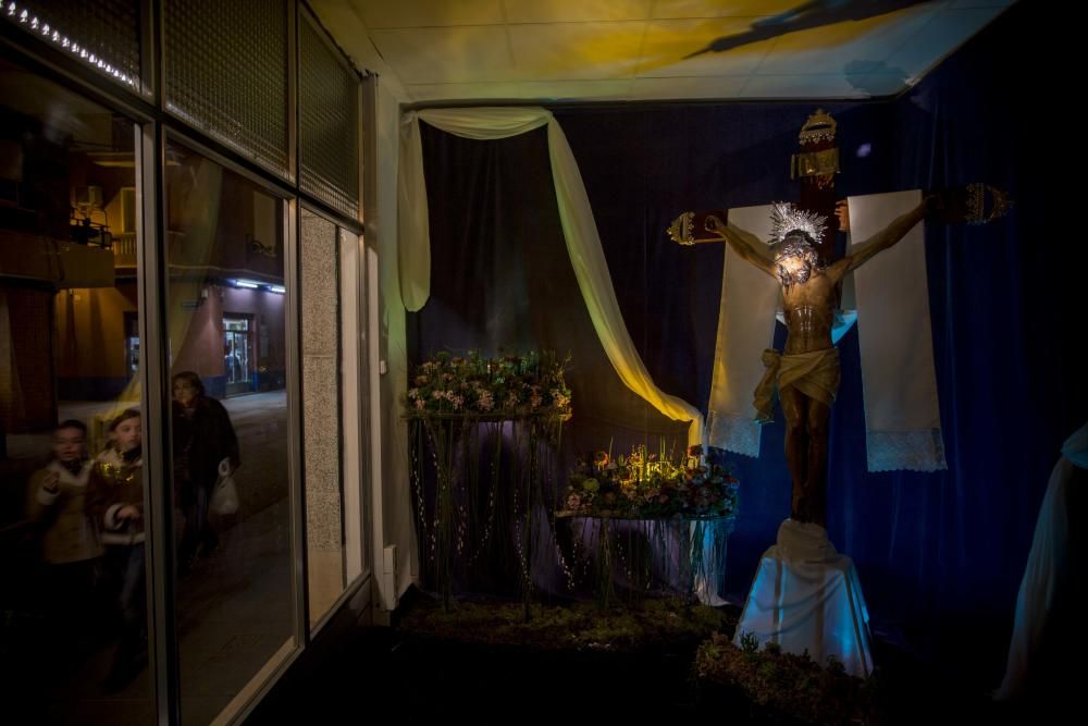 Procesión de la Real Hermandad de Jesús con la Cruz y Cristo Resucitado